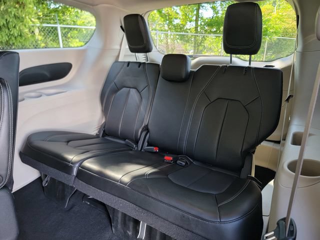 Used 2023 Chrysler Pacifica Touring-L FWD image 22