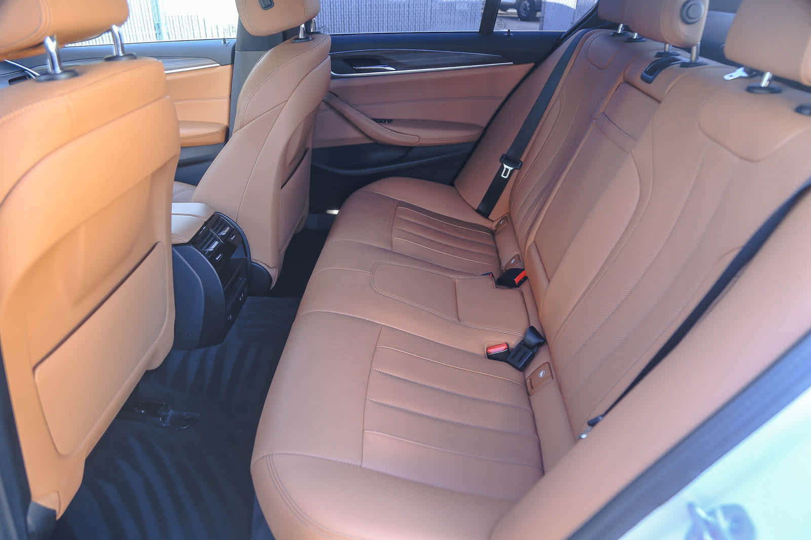 Certified 2023 BMW 530e w/ Convenience Package image 15