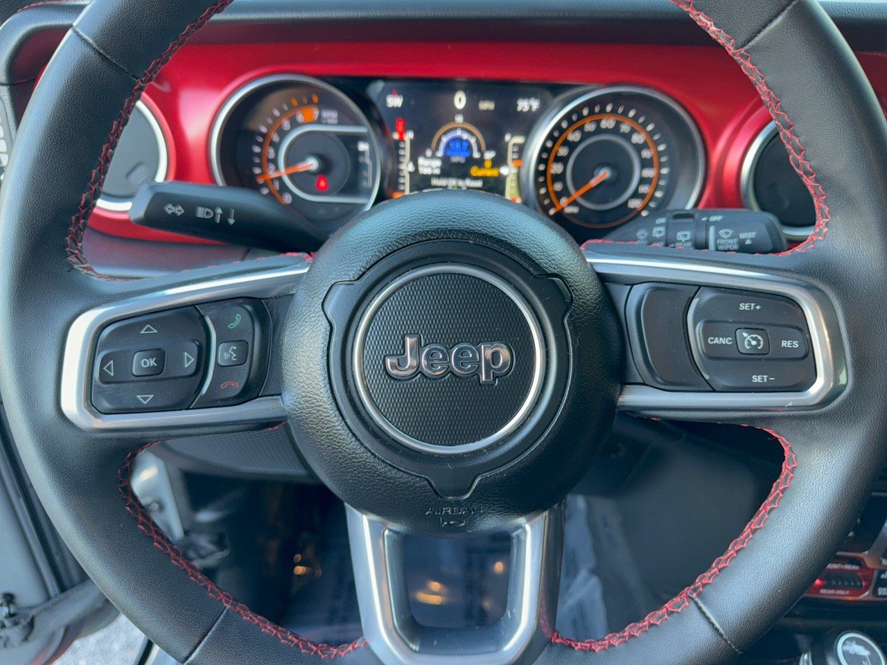 Used 2023 Jeep Wrangler Rubicon AWD/4WD image 10