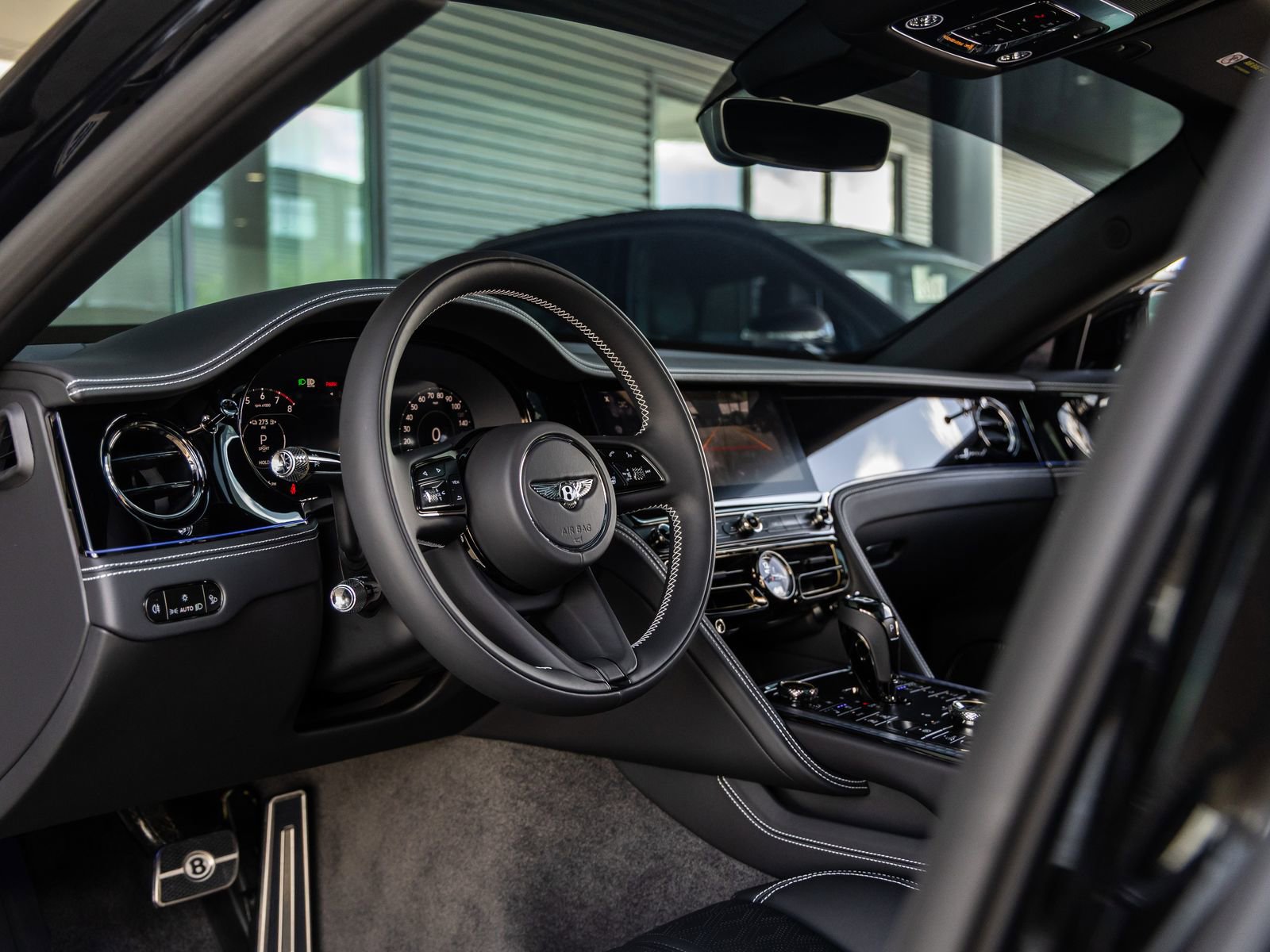 Used 2025 Bentley Flying Spur Plug-In Hybrid AWD/4WD image 34