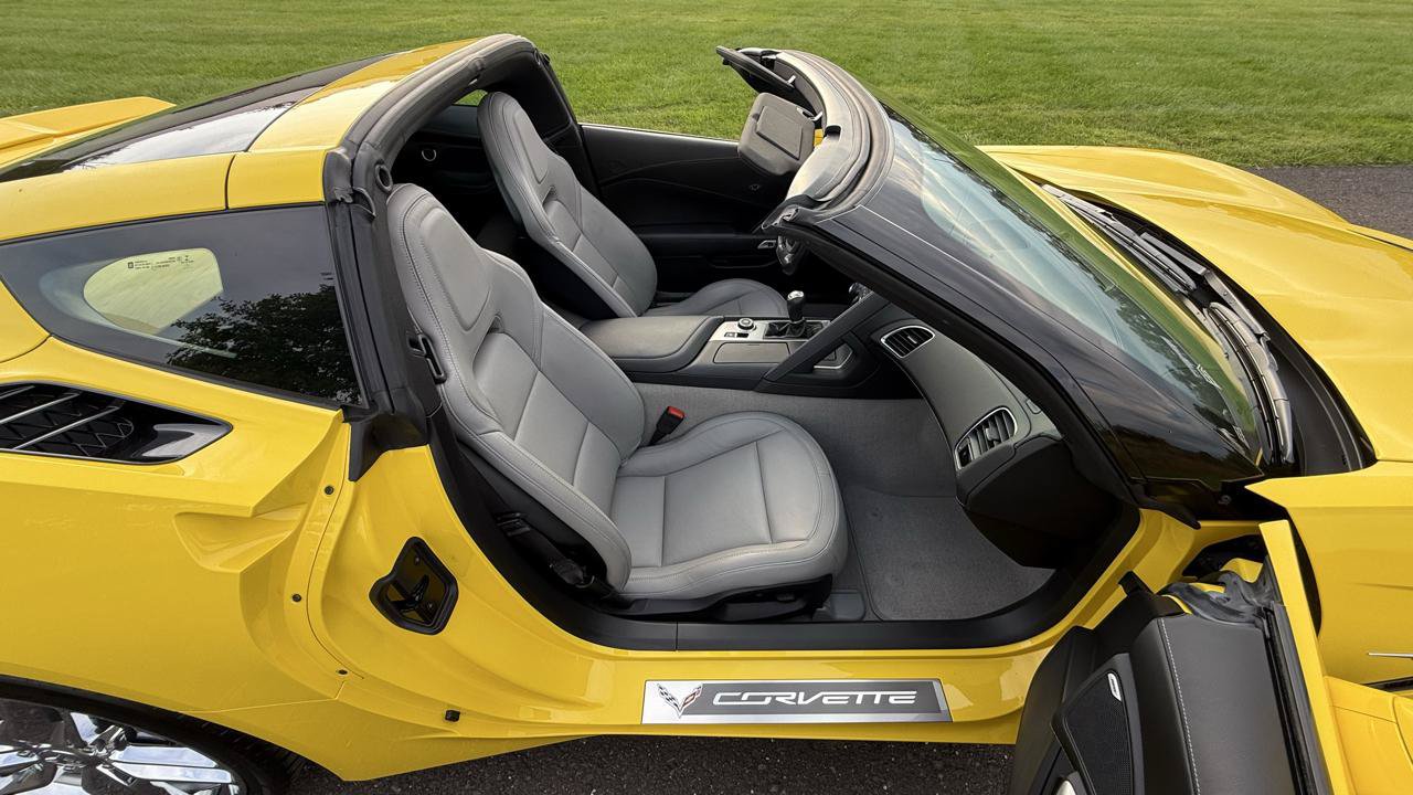 Used 2016 Chevrolet Corvette Stingray Coupe RWD image 19