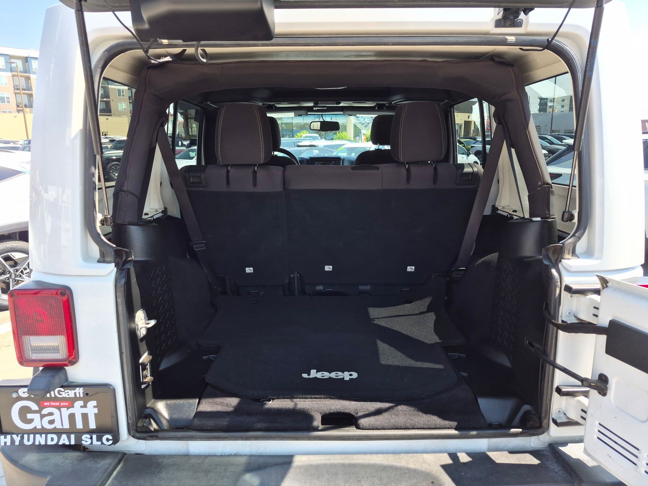 Used 2017 Jeep Wrangler Unlimited Rubicon w/ Cold Weather Group AWD/4WD image 25