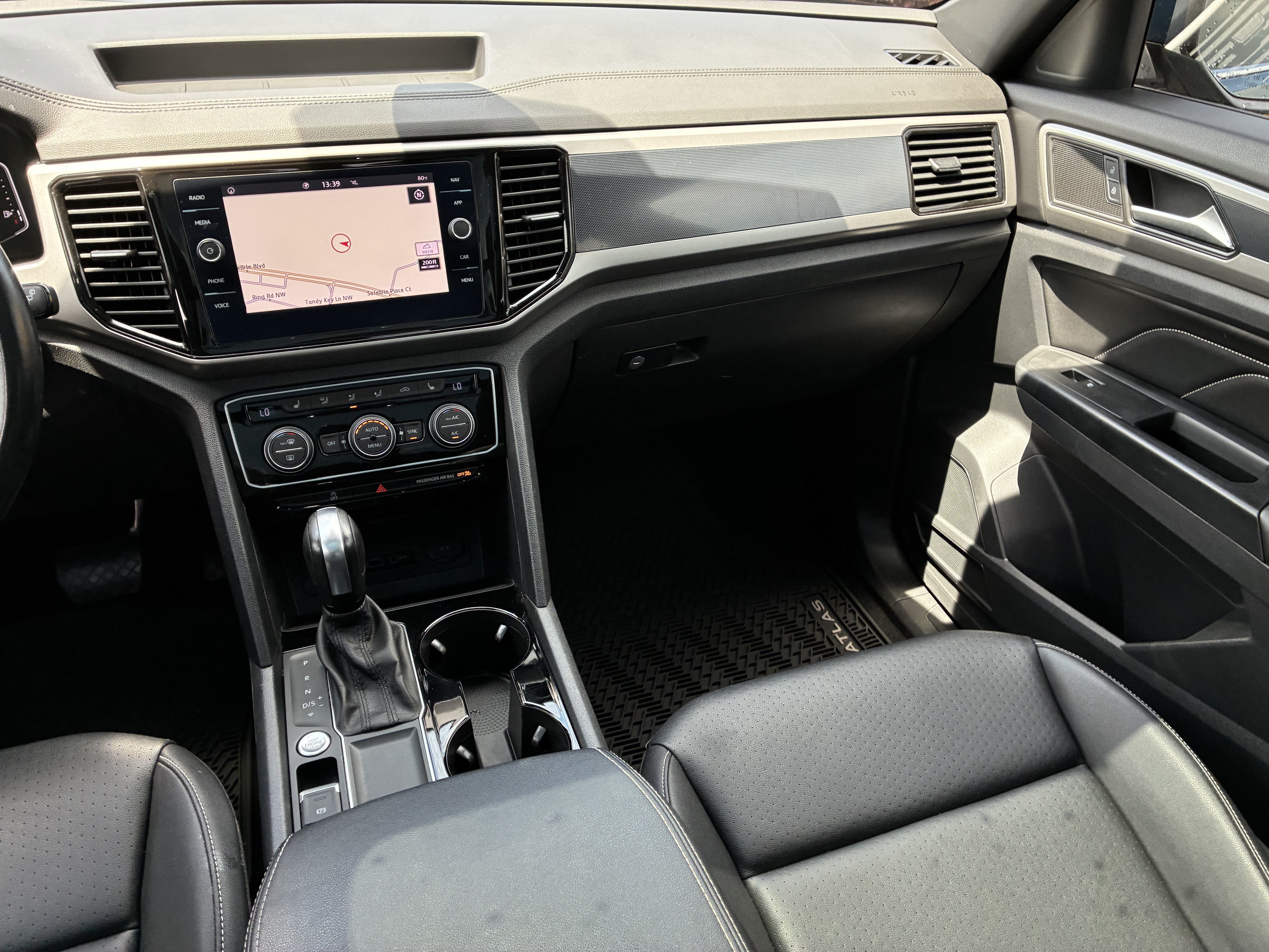 Used 2020 Volkswagen Atlas Cross Sport SEL FWD image 19