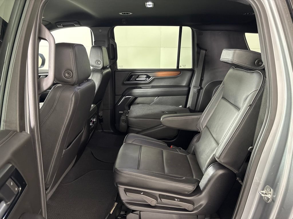 Used 2025 GMC Yukon XL Denali AWD/4WD image 32