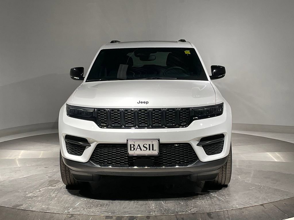 Used 2023 Jeep Grand Cherokee Altitude image 9