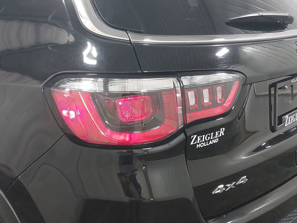 Used 2025 Jeep Compass Latitude AWD/4WD image 33