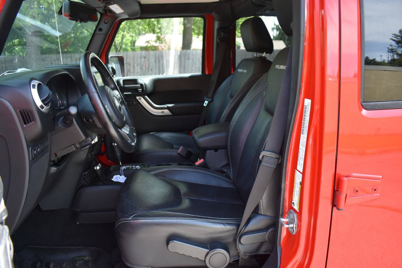 Used 2014 Jeep Wrangler Unlimited Rubicon w/ Connectivity Group AWD/4WD image 12
