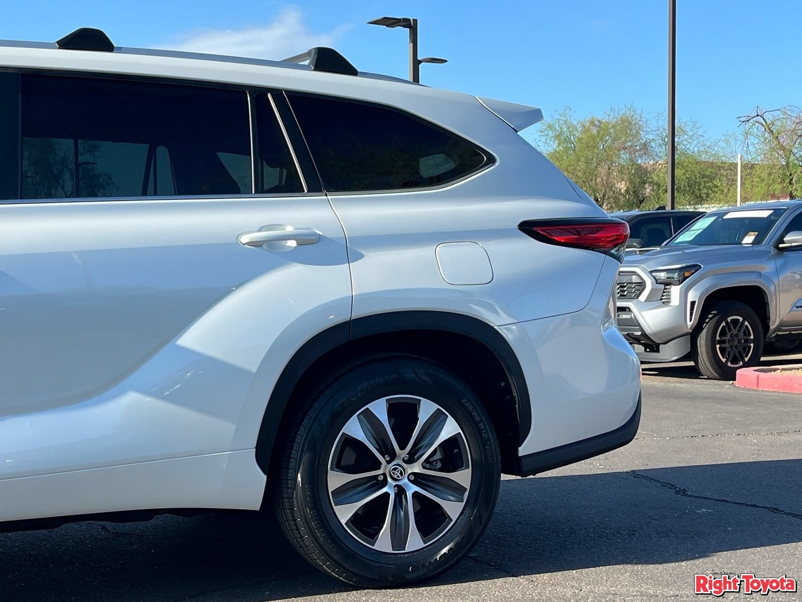 Used 2023 Toyota Highlander XLE FWD image 10