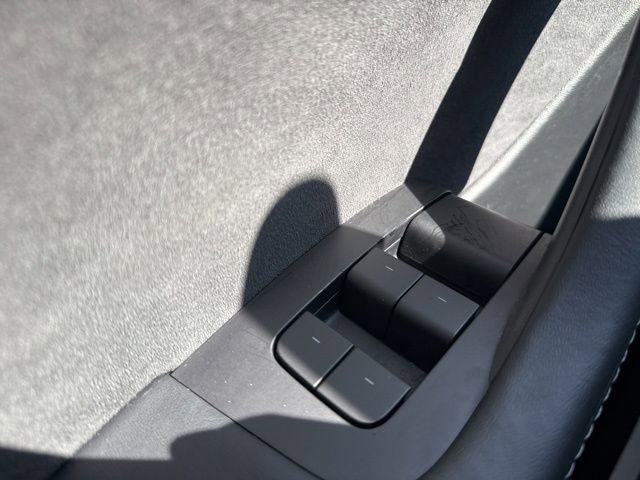 Used 2022 Tesla Model Y Long Range AWD/4WD image 28