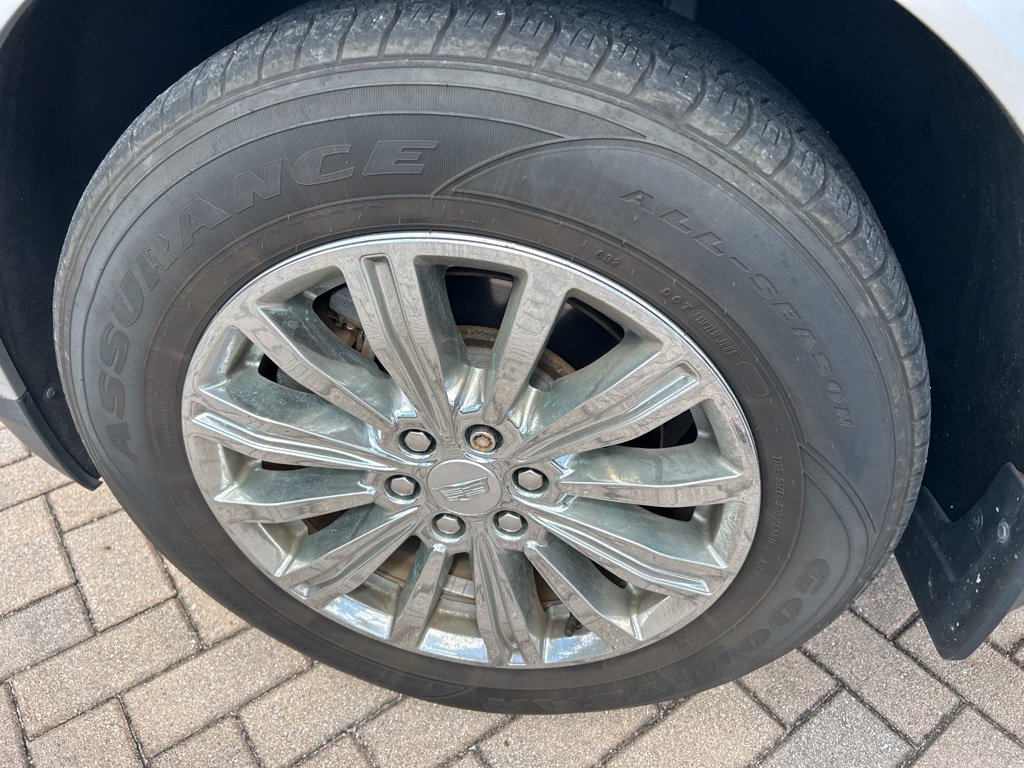 Used 2018 Cadillac XT5 FWD w/ LPO, Wheel Lock Package image 12