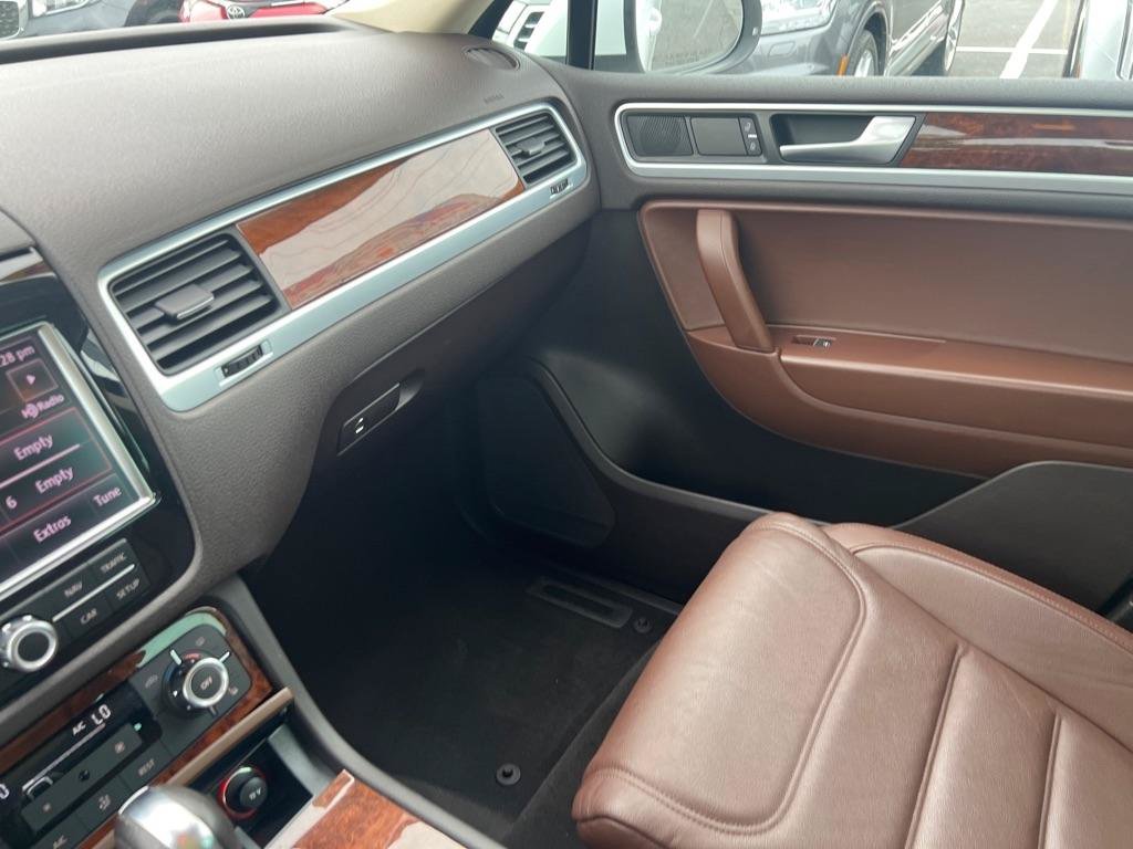 Used 2014 Volkswagen Touareg VR6 AWD/4WD image 32