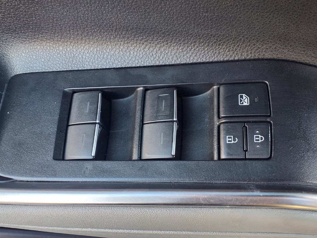 Used 2021 Toyota Highlander Limited FWD image 9