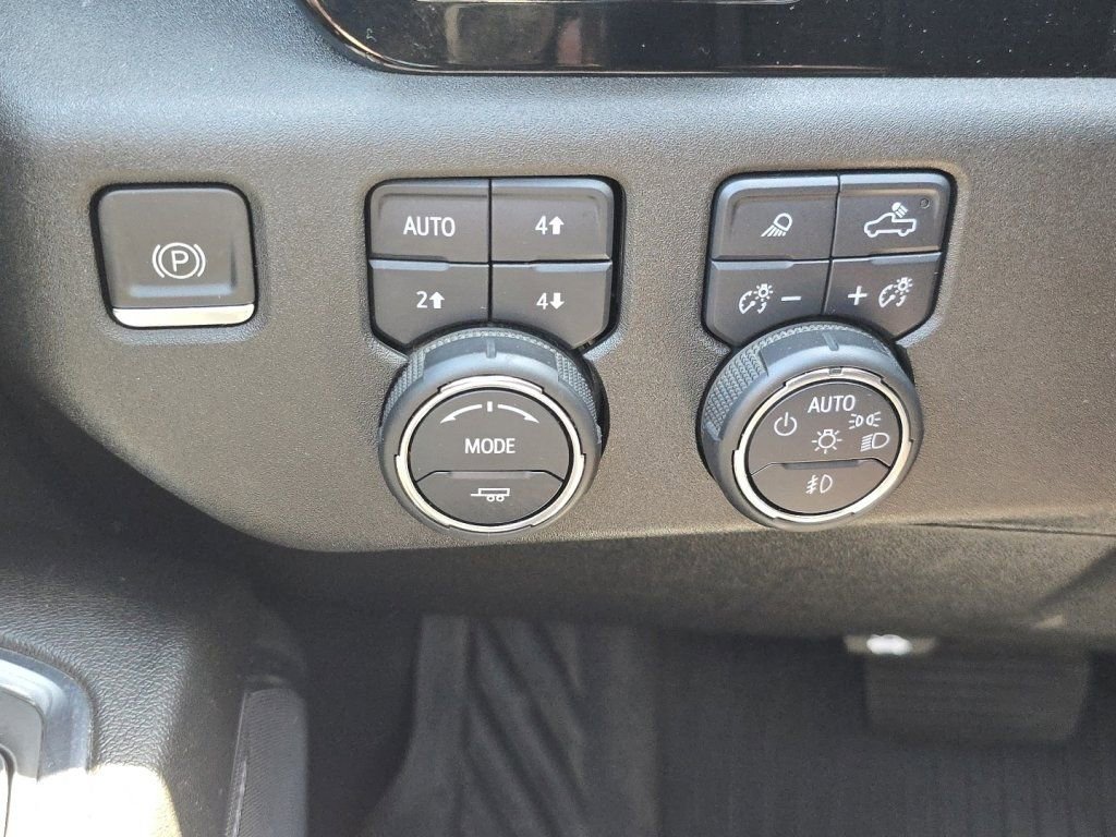 Used 2024 Chevrolet Silverado 3500 High Country w/ High Country Premium Package AWD/4WD image 7