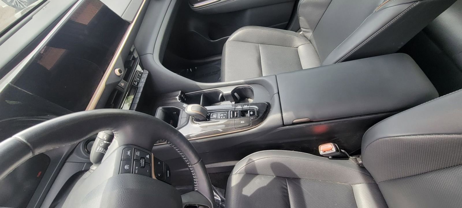 Used 2025 Toyota Crown XLE image 6