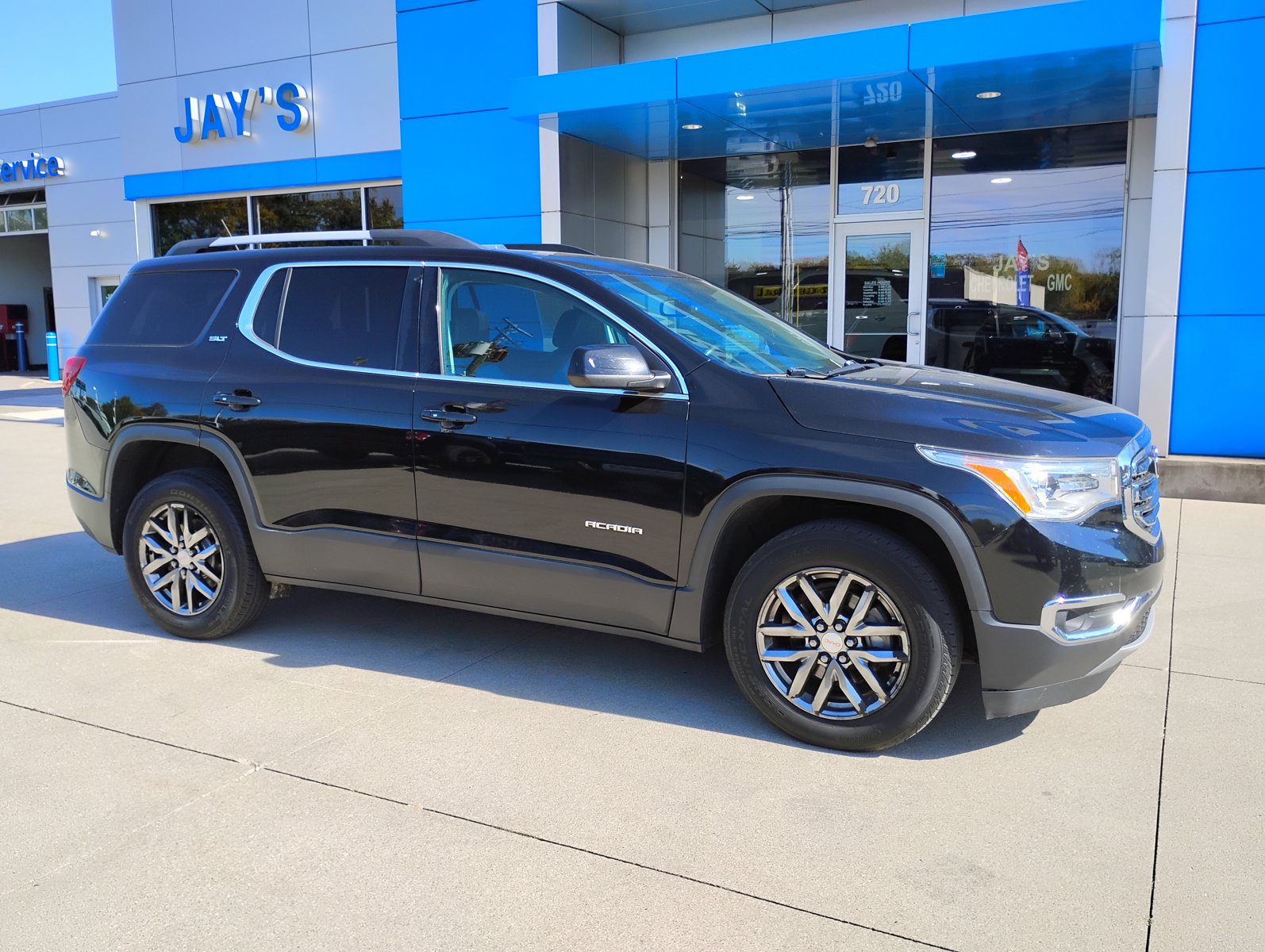 Used 2017 GMC Acadia SLT AWD/4WD image 4