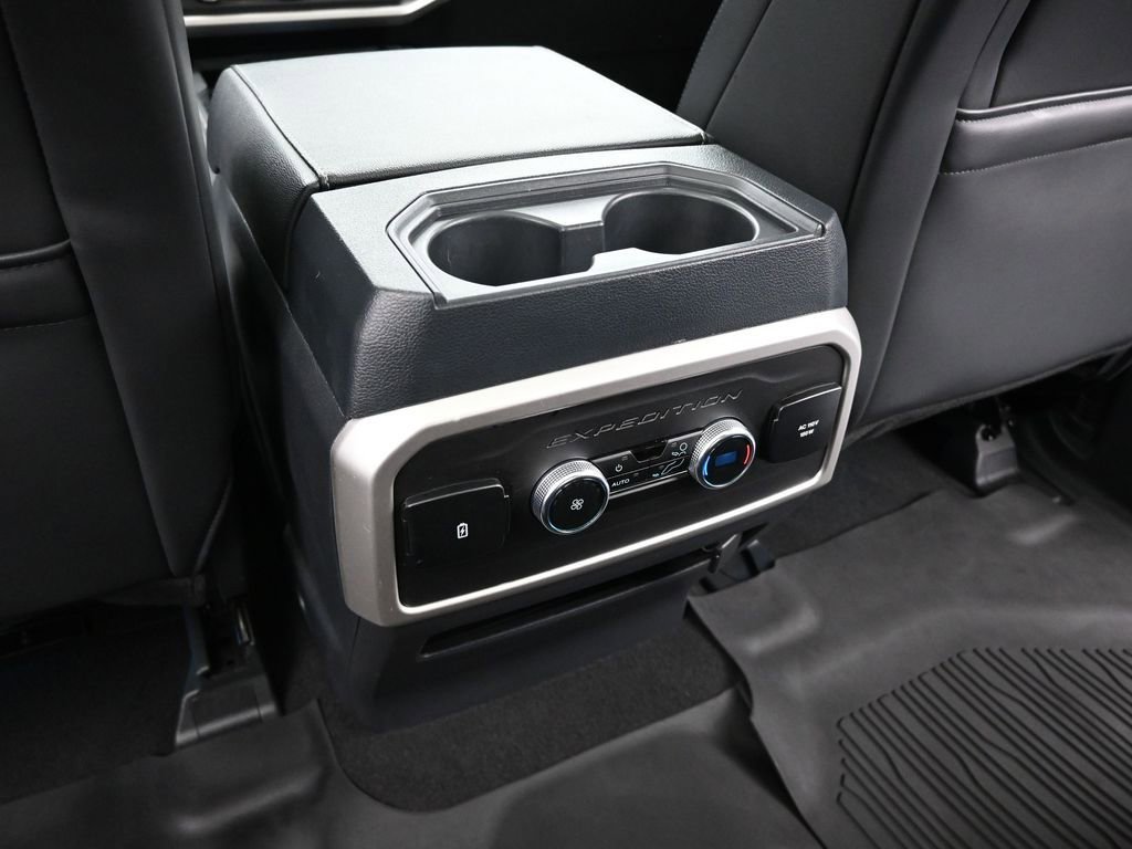Used 2023 Ford Expedition XLT image 22