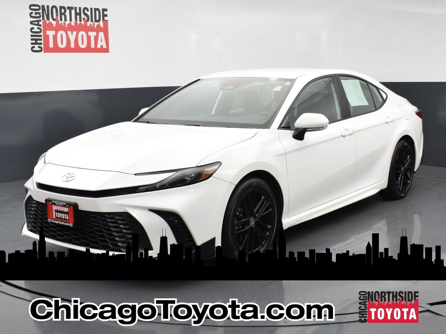 Used 2025 Toyota Camry SE FWD image 1