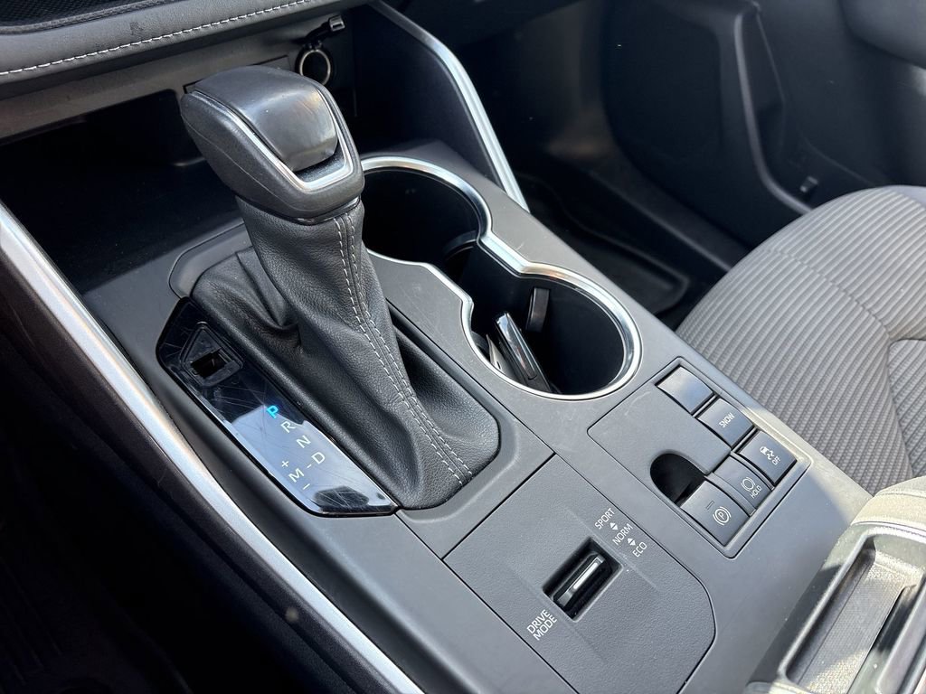 Used 2023 Toyota Highlander LE image 18