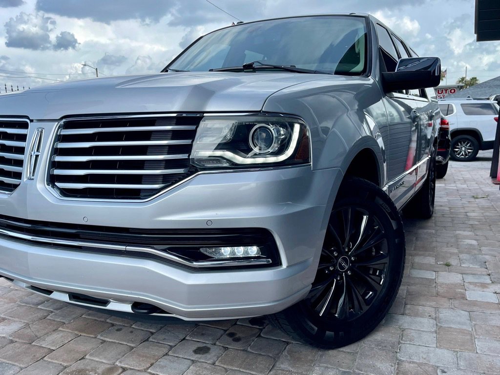 Used 2015 Lincoln Navigator 2WD image 23