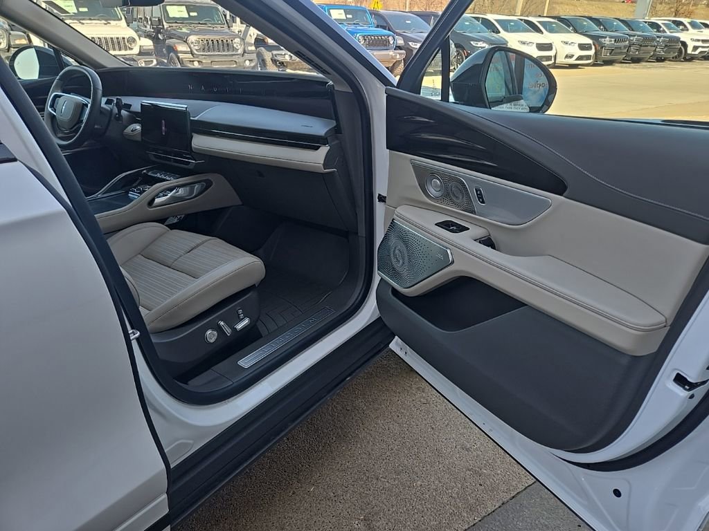 Used 2025 Lincoln Nautilus Reserve image 79
