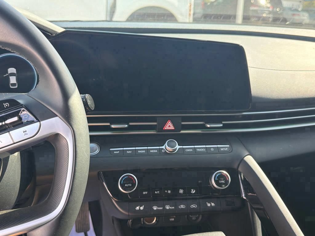 Used 2023 Hyundai Elantra Limited FWD image 25