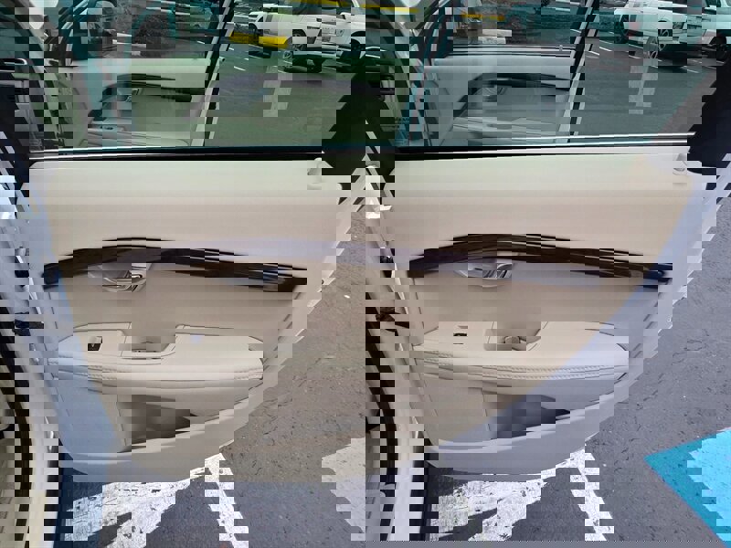 Used 2015 Volvo XC70 T6 Platinum w/ Protection Package image 54