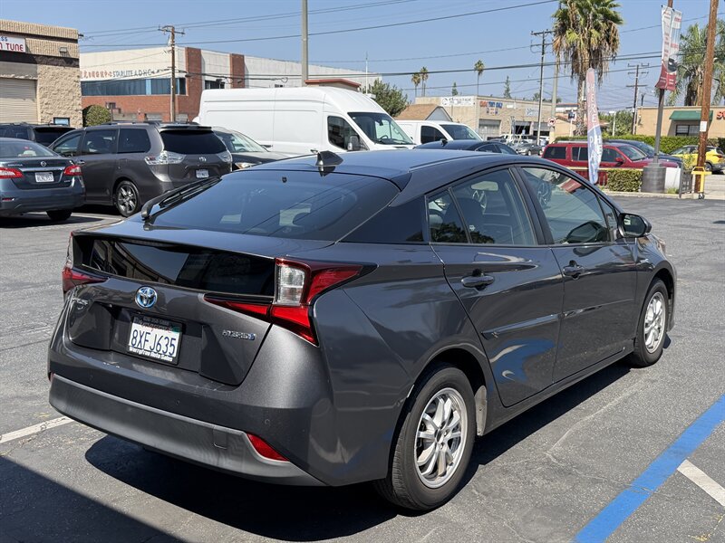 Used 2022 Toyota Prius LE FWD image 7