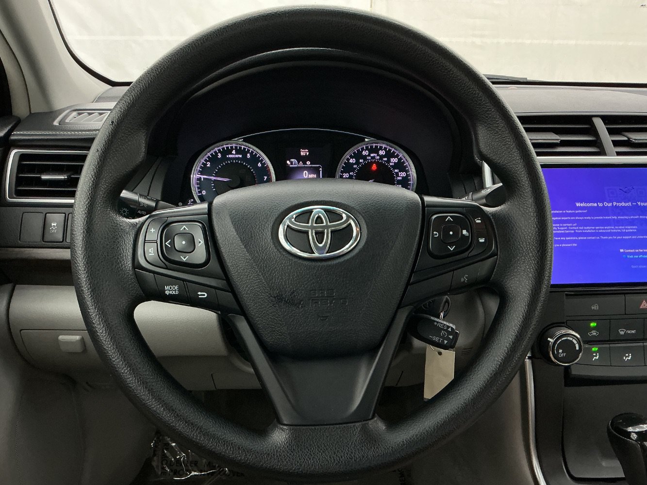 Used 2016 Toyota Camry LE FWD image 32