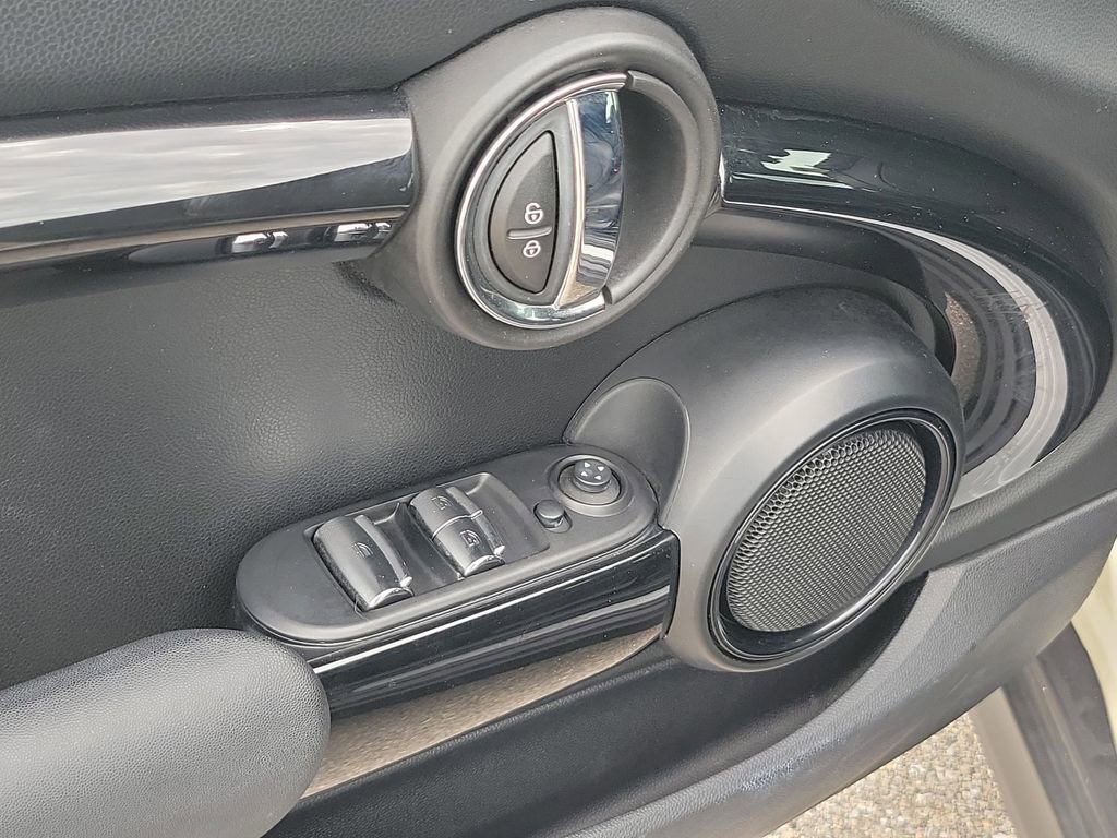 Used 2019 MINI Cooper S w/ Signature Upholstery Package image 22