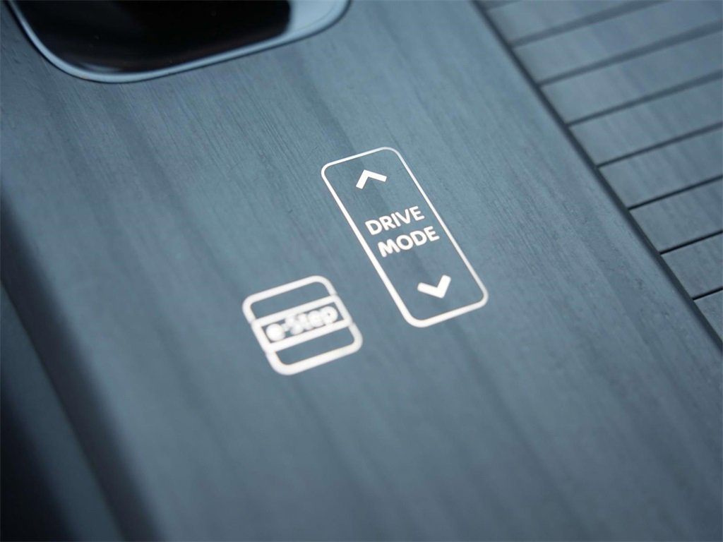 Used 2024 Nissan Ariya AWD image 25