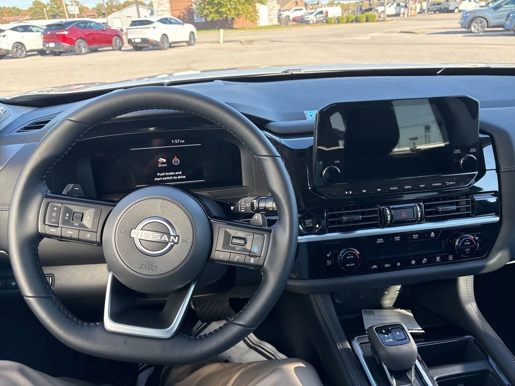 New 2025 Nissan Pathfinder Platinum FWD image 17
