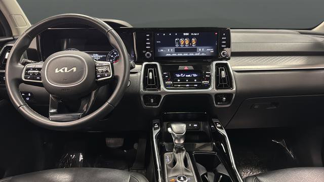 Used 2022 Kia Sorento SX image 11