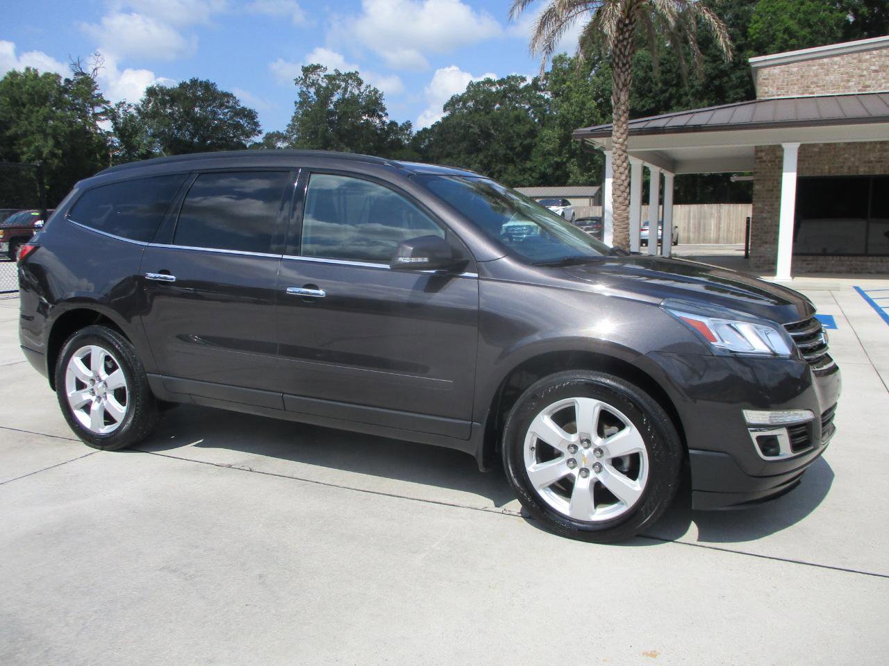 Used 2017 Chevrolet Traverse LT w/ Style and Technology Package FWD image 17