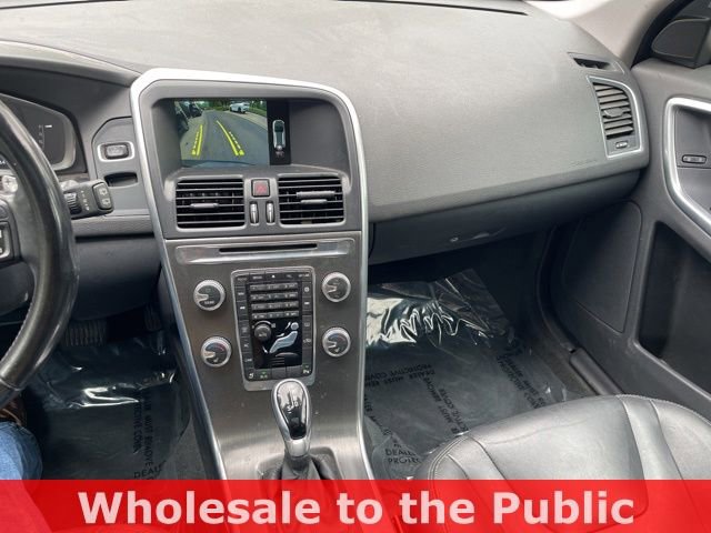 Used 2015 Volvo XC60 T6 w/ Proximity Package AWD/4WD image 17