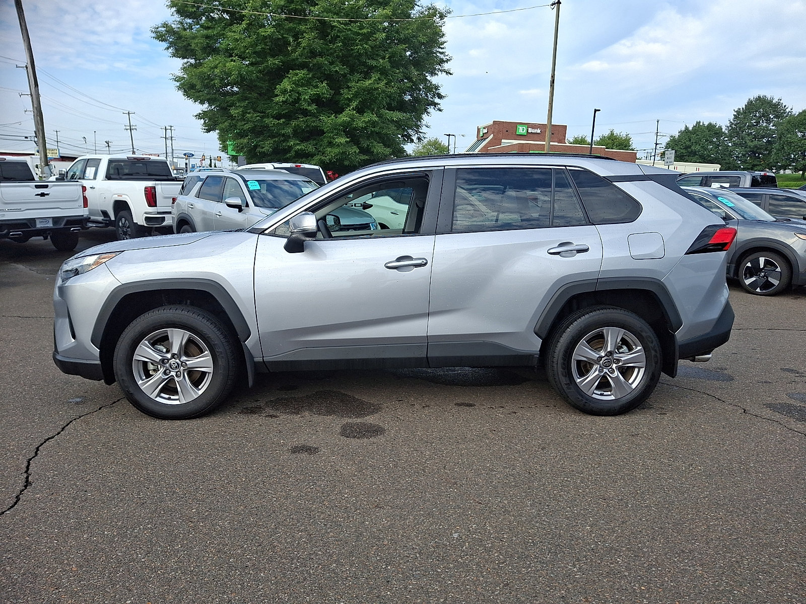 Used 2025 Toyota RAV4 XLE w/ Convenience Package FWD image 7