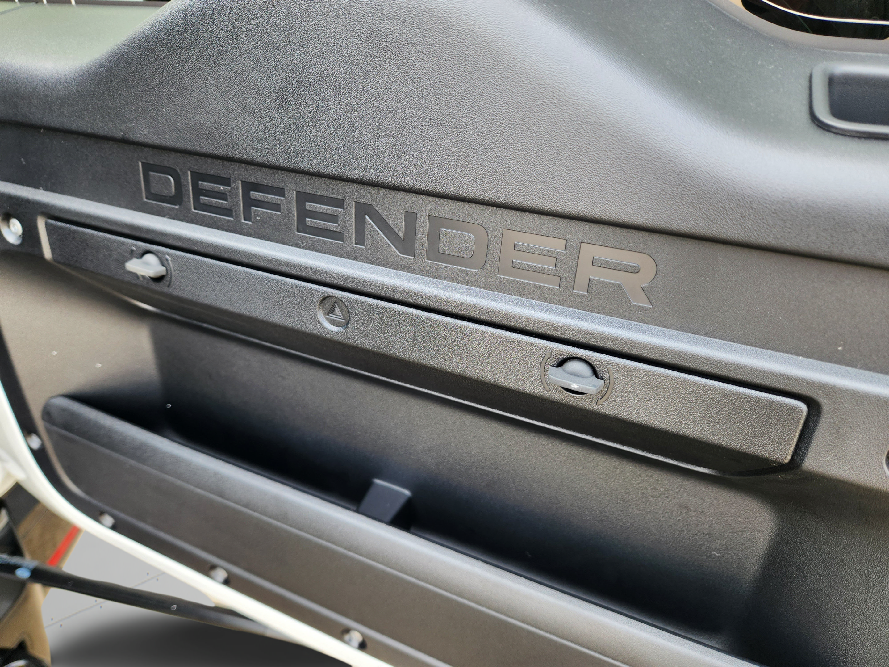New 2026 Land Rover Defender 110 X-Dynamic SE AWD/4WD image 32