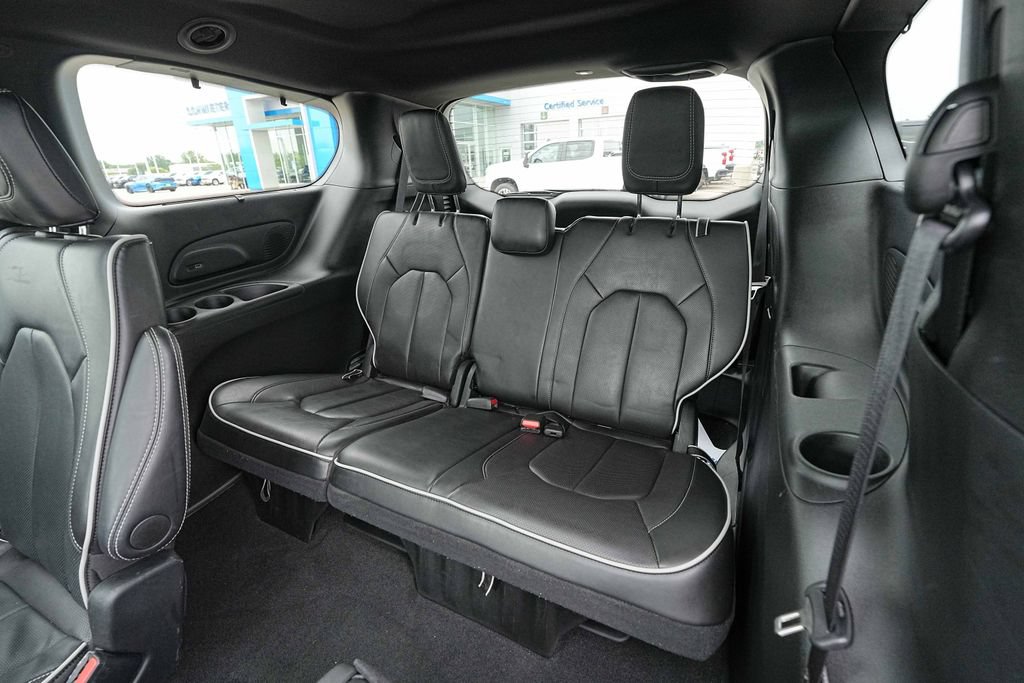 Used 2025 Chrysler Pacifica Limited FWD image 20