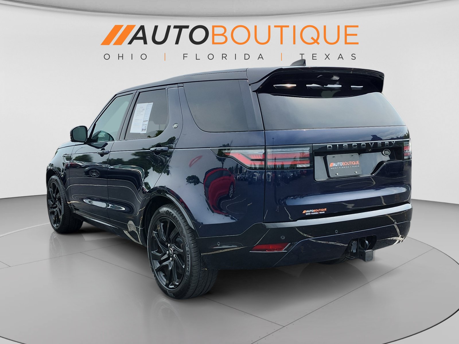 Used 2023 Land Rover Discovery S R-Dynamic AWD/4WD image 3