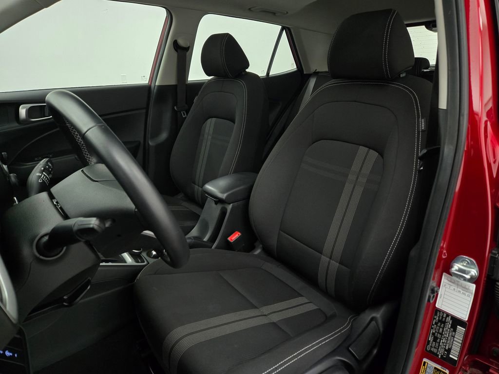 Used 2024 Hyundai Venue SEL image 21