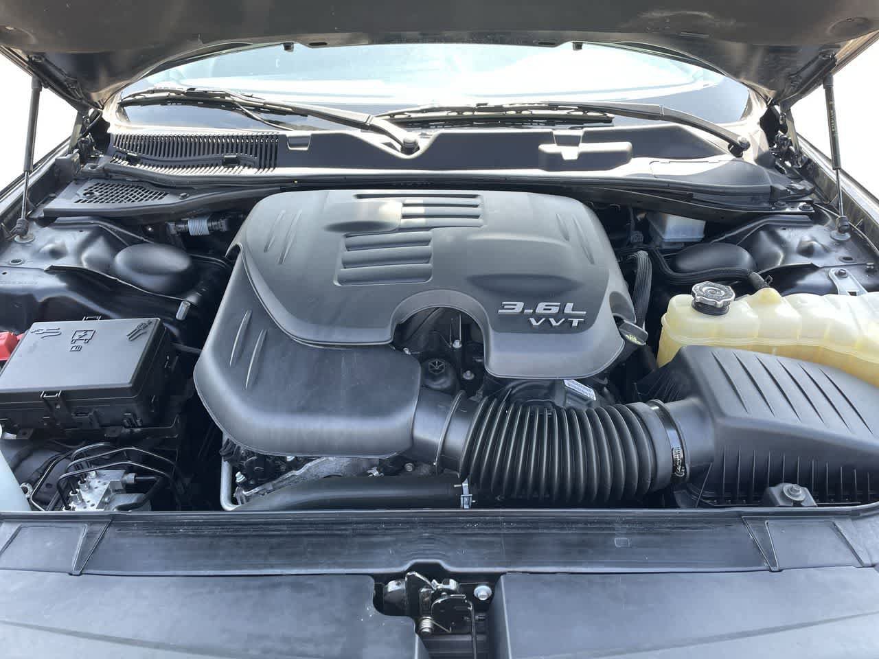 Used 2022 Dodge Challenger SXT RWD image 31
