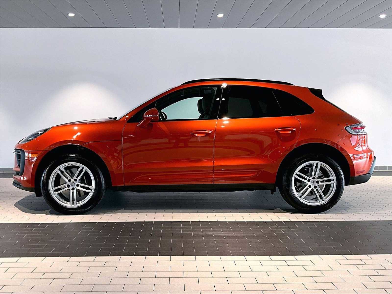 Used 2025 Porsche Macan image 2