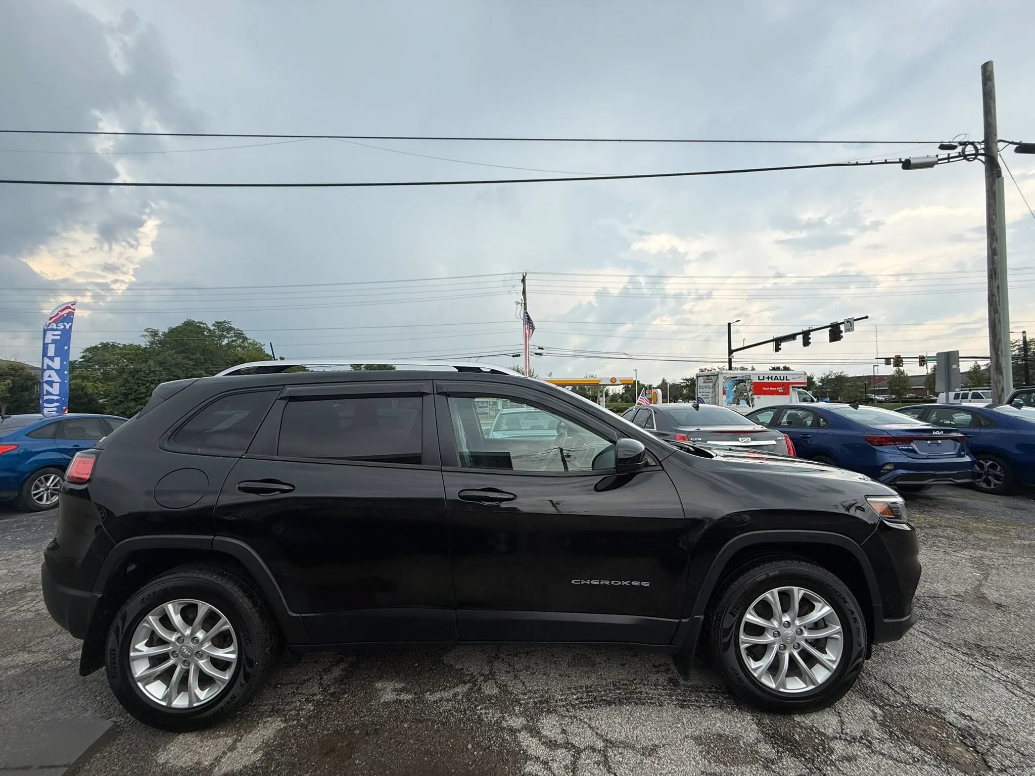 Used 2020 Jeep Cherokee Latitude w/ Cold Weather Group AWD/4WD image 7
