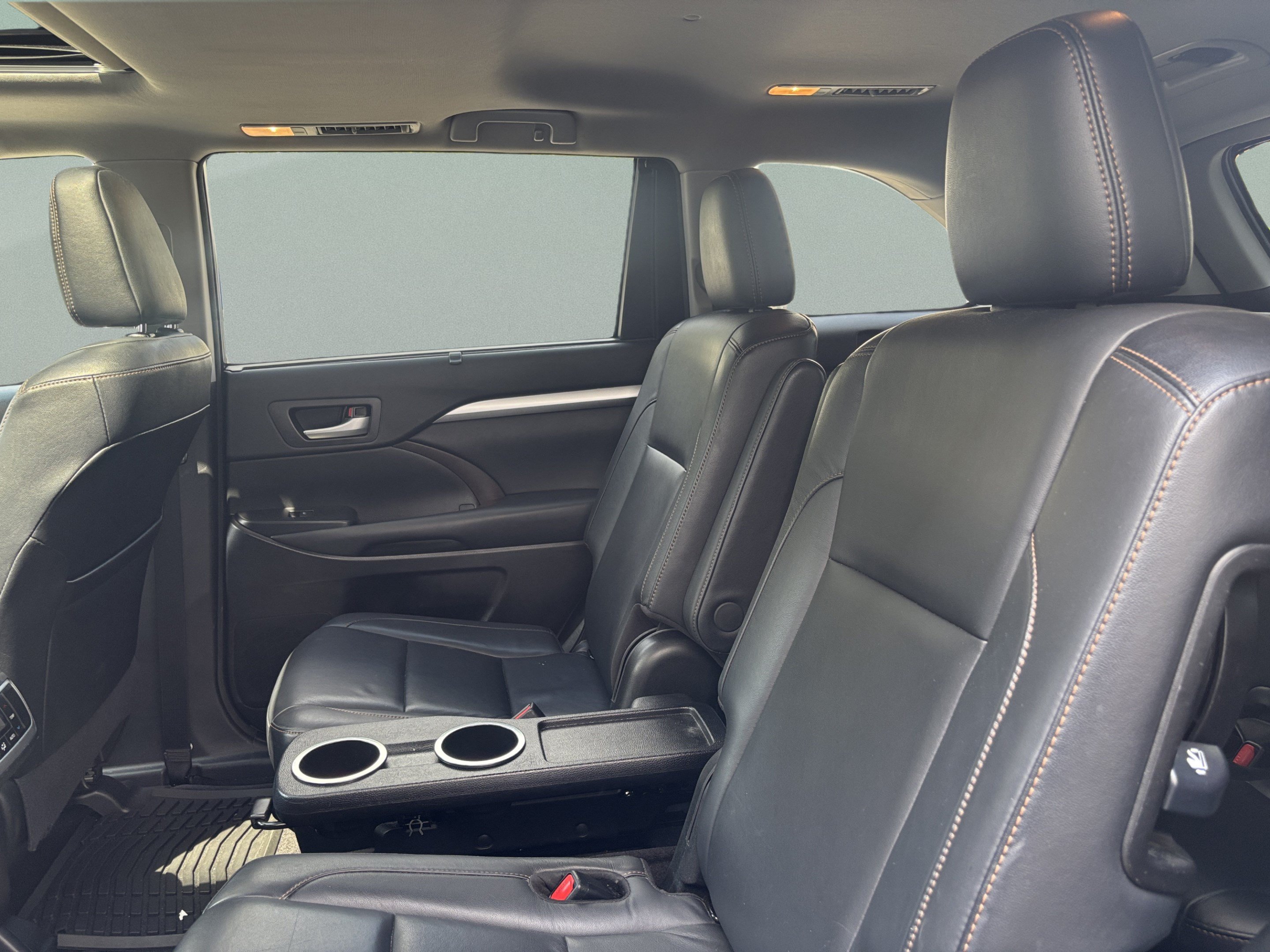 Used 2017 Toyota Highlander XLE FWD image 30