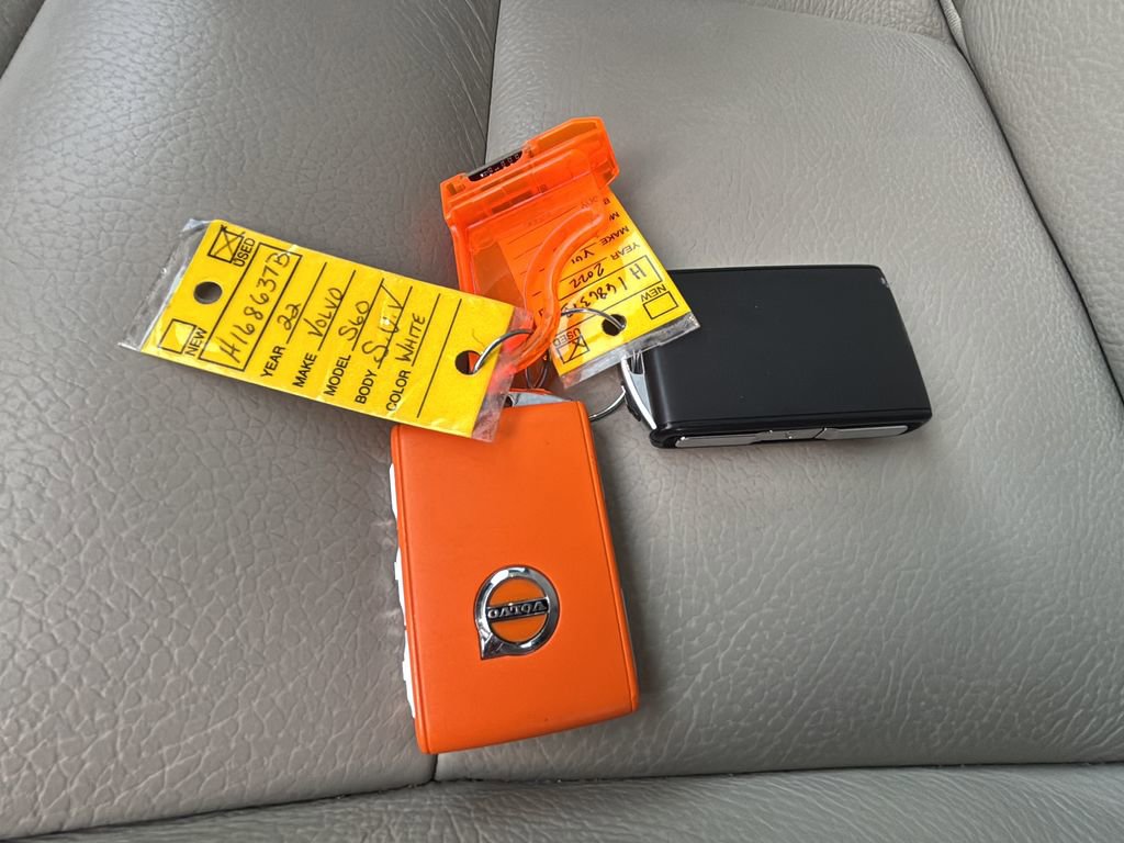 Used 2022 Volvo S60 T8 R-Design Expression w/ Premium Package image 43