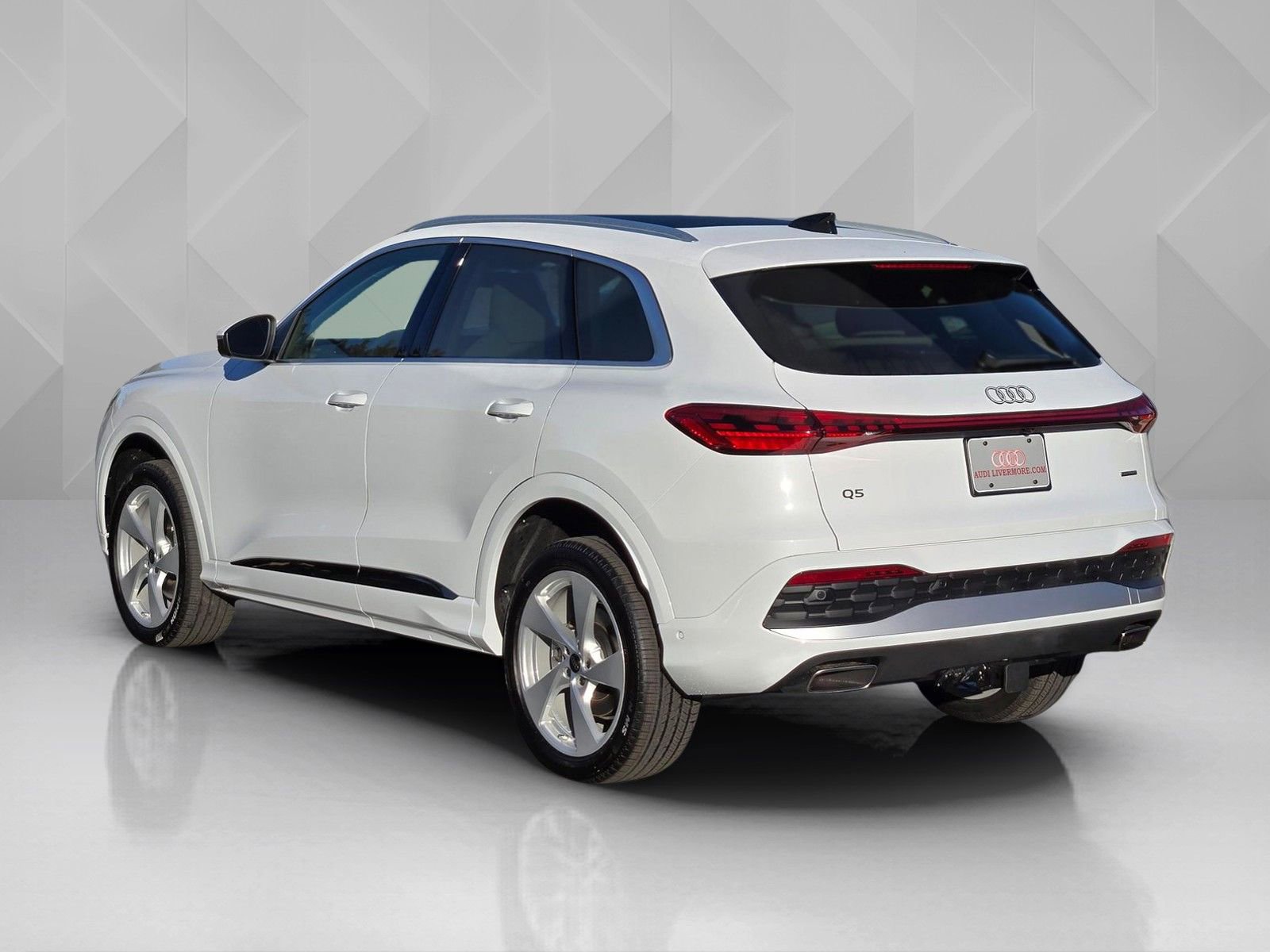 Used 2025 Audi Q5 Premium Plus w/ Premium Plus AWD/4WD image 6
