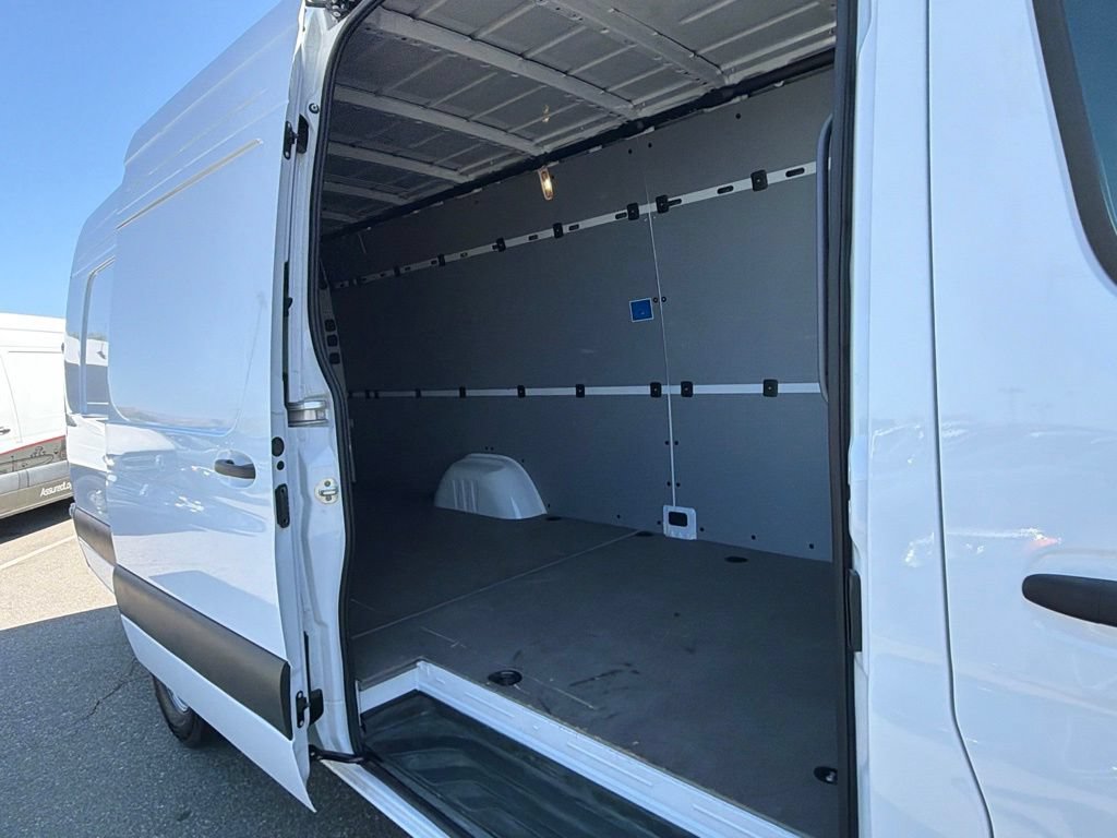 Used 2025 Mercedes-Benz Sprinter 2500 image 15