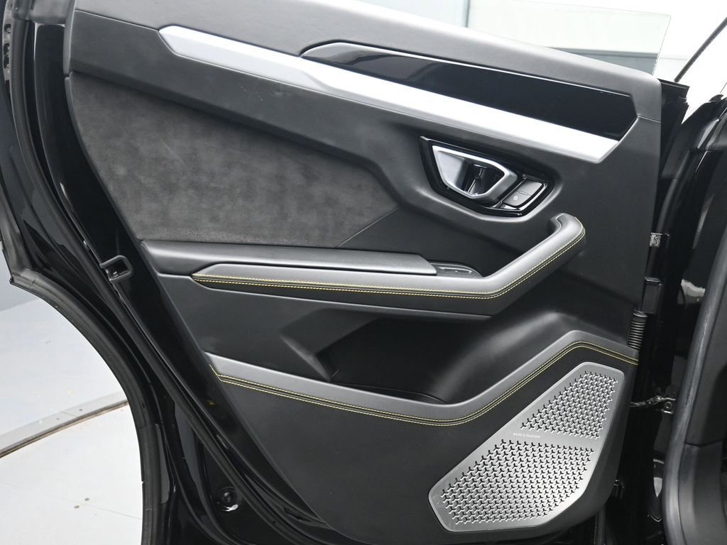 Used 2019 Lamborghini Urus image 22