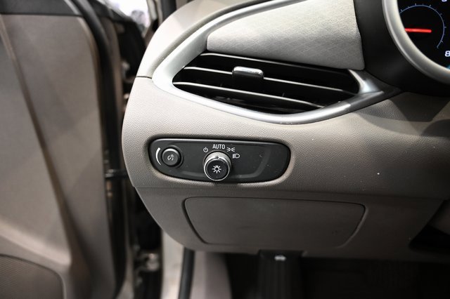 Used 2022 Chevrolet Malibu LT image 21