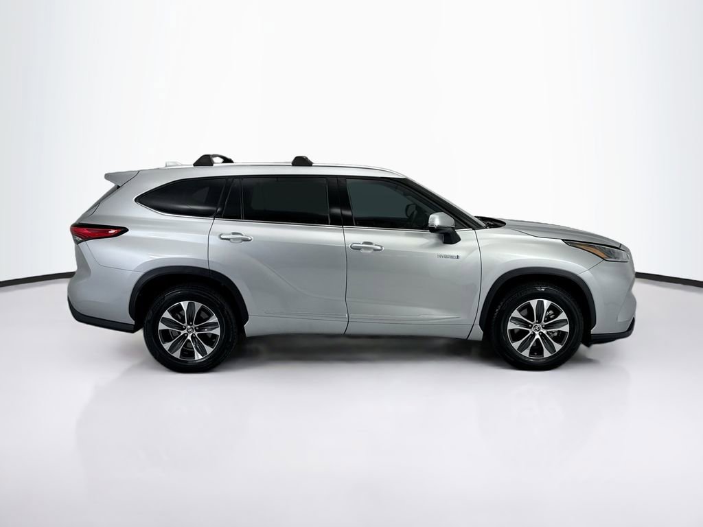 Used 2021 Toyota Highlander XLE FWD image 4