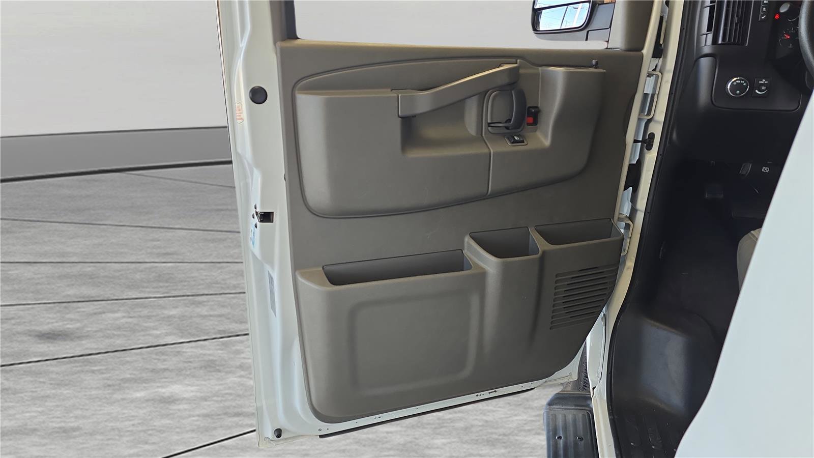 Used 2023 Chevrolet Express 3500 LT w/ LT Preferred Equipment Group image 27